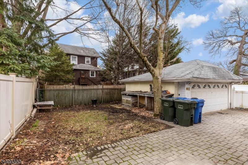 7 Delafield Ave Property Photo 27