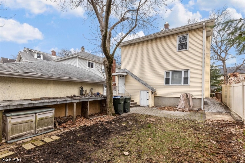 7 Delafield Ave Property Photo 28