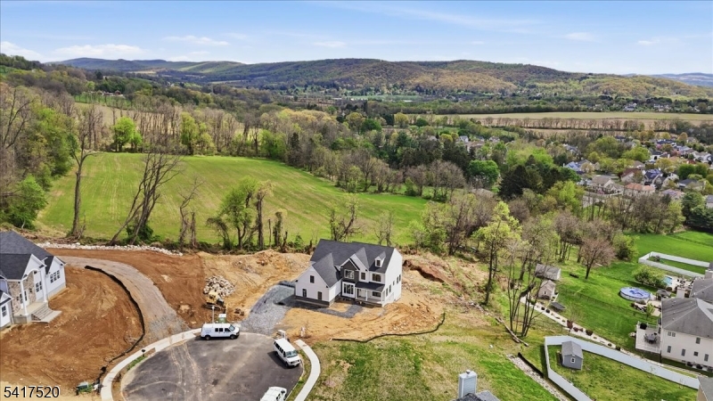 6 Spring Ct Property Photo 4