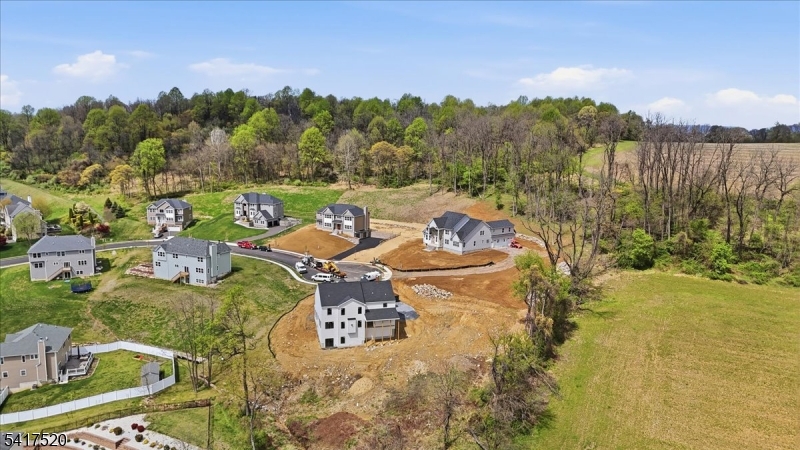 6 Spring Ct Property Photo 5