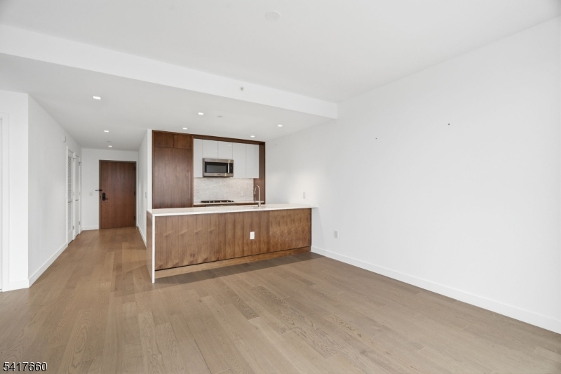 75 Park Ln 3305 Property Photo 6
