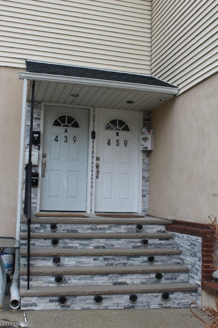 439 Marshall St Property Photo 3