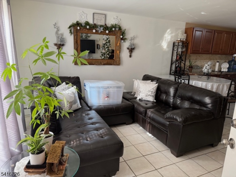 439 Marshall St Property Photo 5