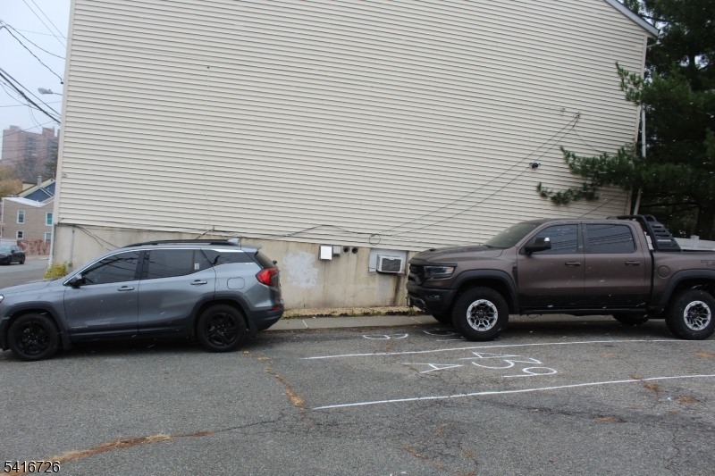 439 Marshall St Property Photo 13
