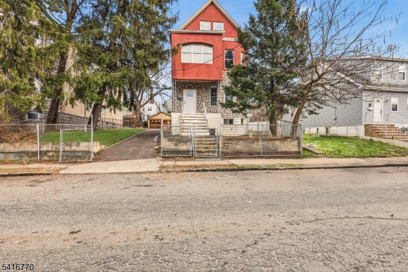 166 Maple Ave Property Photo 1