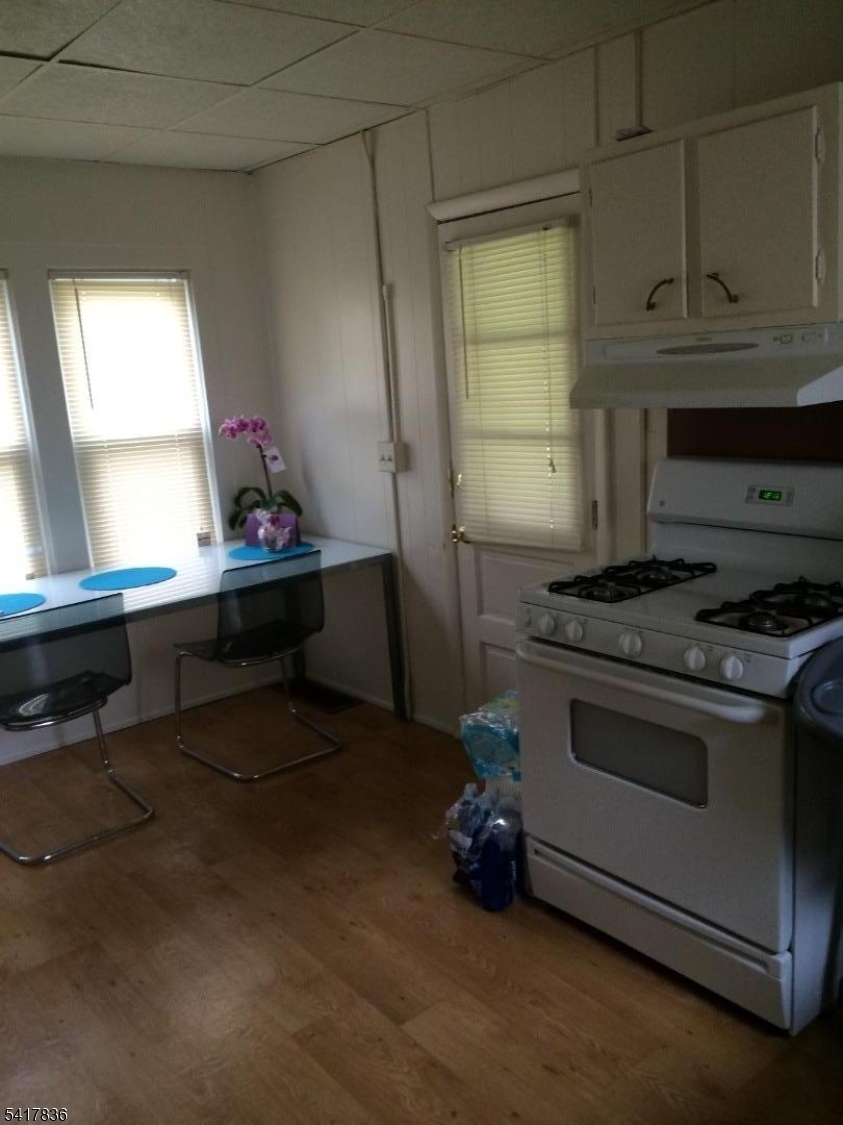 575 Arlington Ave Property Photo 4