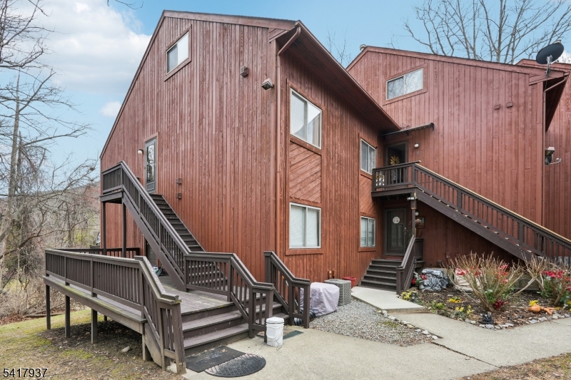 8 Baily Bunion Ct 2 Property Photo 1