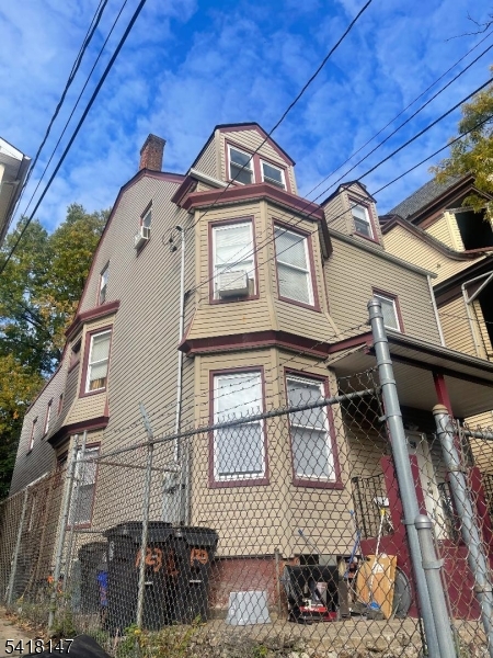 123 Seymour Ave Property Photo 2