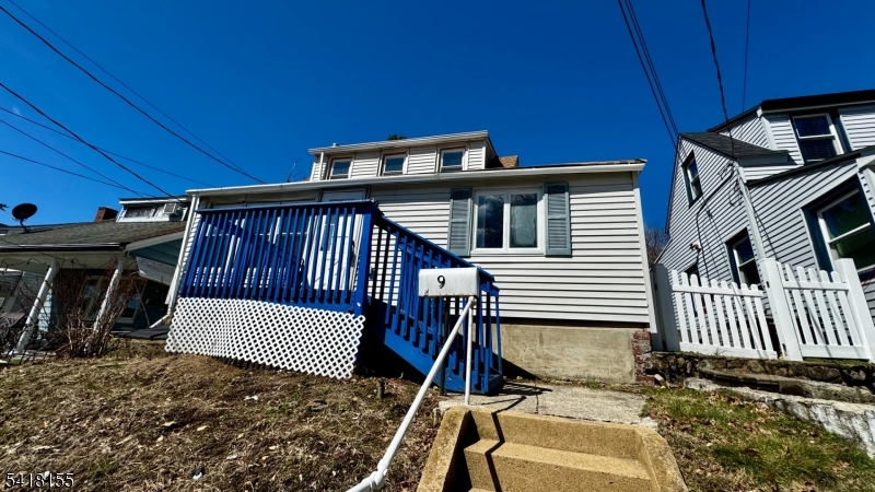 9 Lakeview Ave Property Photo 1