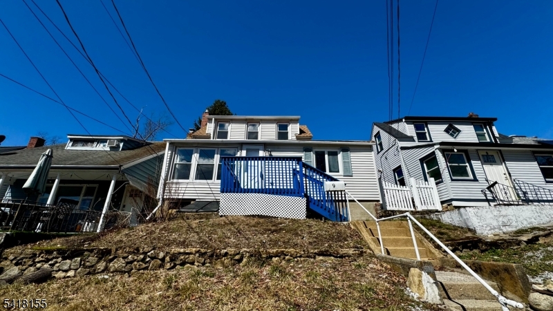 9 Lakeview Ave Property Photo 2