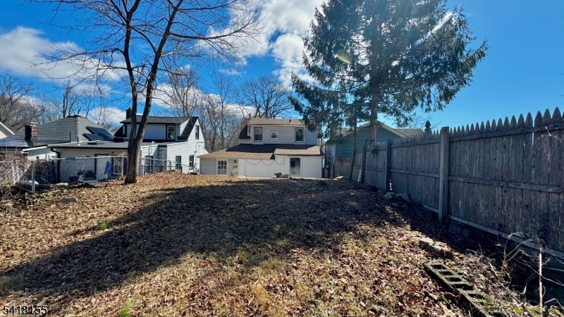 9 Lakeview Ave Property Photo 5