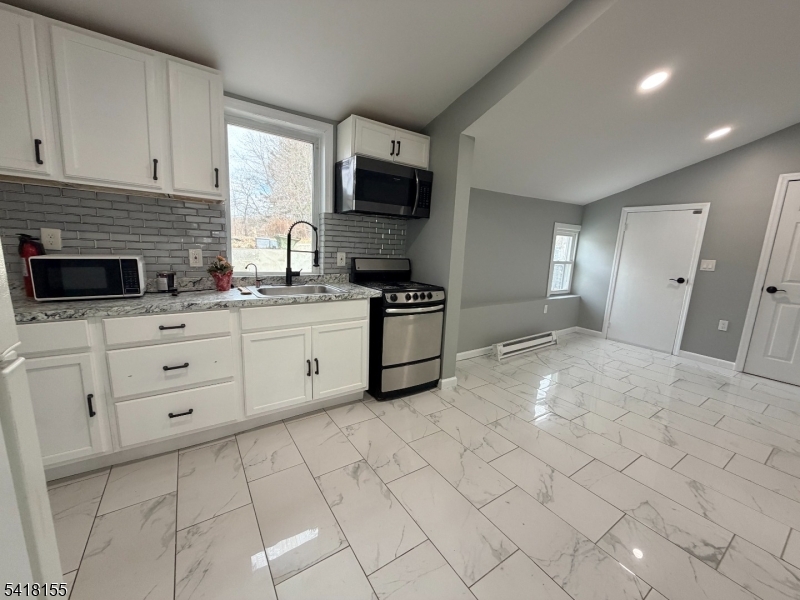 9 Lakeview Ave Property Photo 8