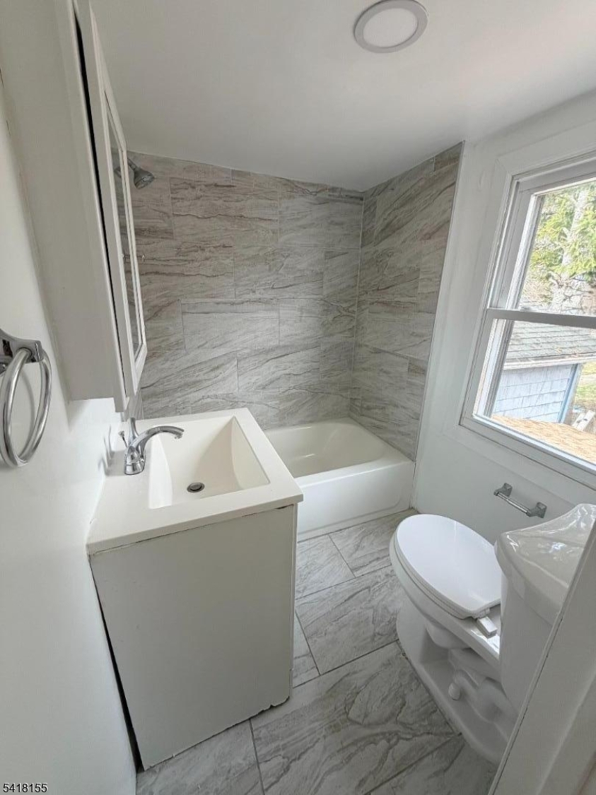9 Lakeview Ave Property Photo 12