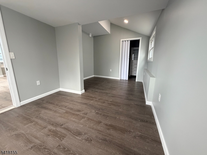 9 Lakeview Ave Property Photo 16