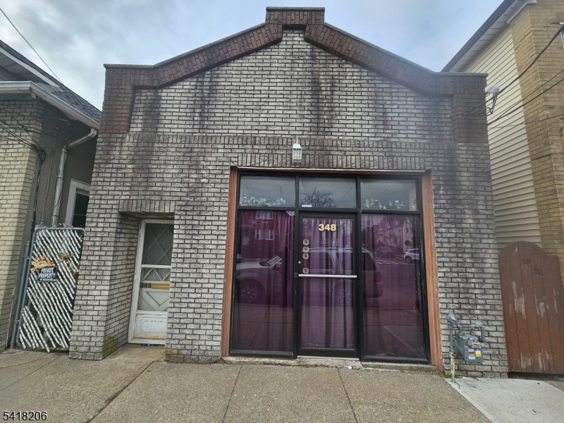 348 S Wood Ave Property Photo 1