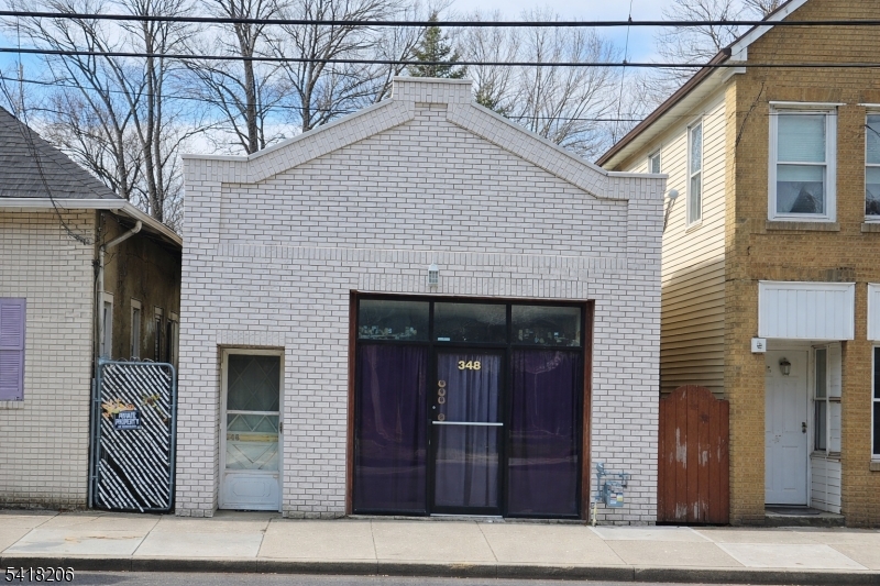348 S Wood Ave Property Photo 2