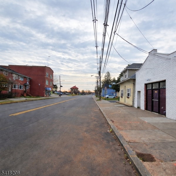 348 S Wood Ave Property Photo 3