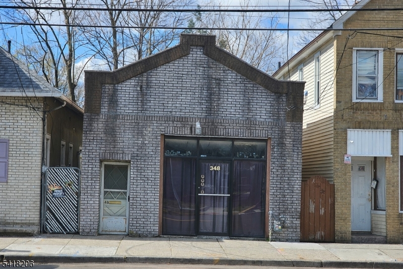 348 S Wood Ave Property Photo 4