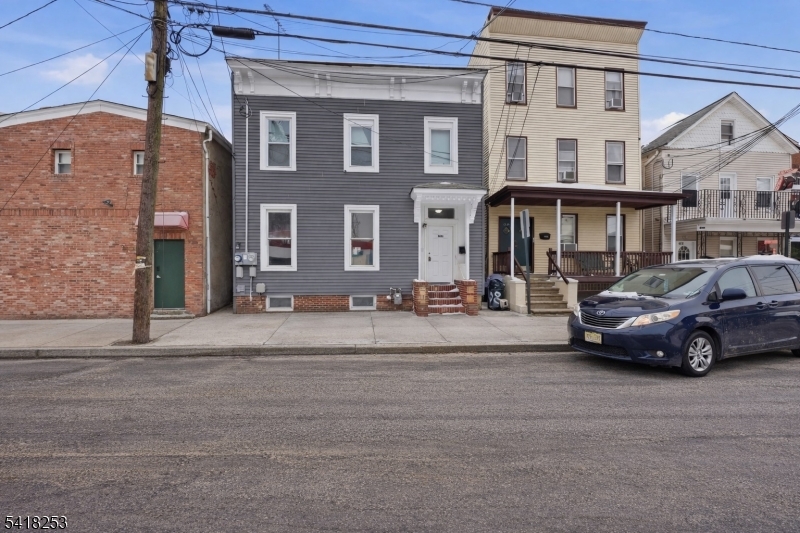 206 Clark Pl Property Photo 2