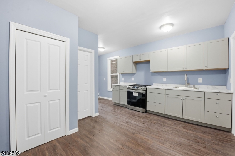 206 Clark Pl Property Photo 6