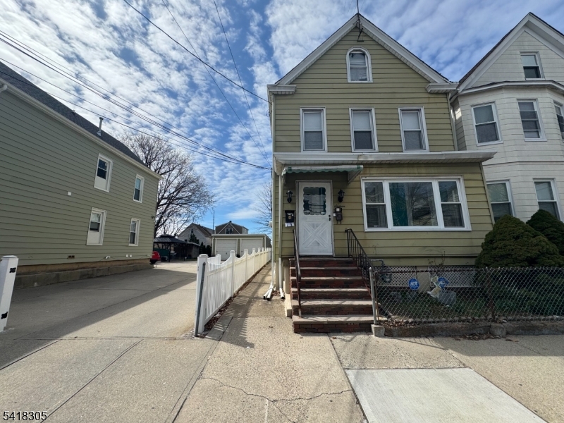16 Cutler St Property Photo 1