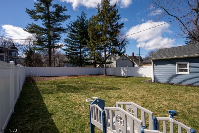 246 Stirling Ave Property Photo 33