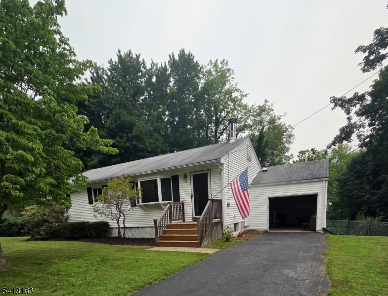 18 Kendall Dr Property Photo 2