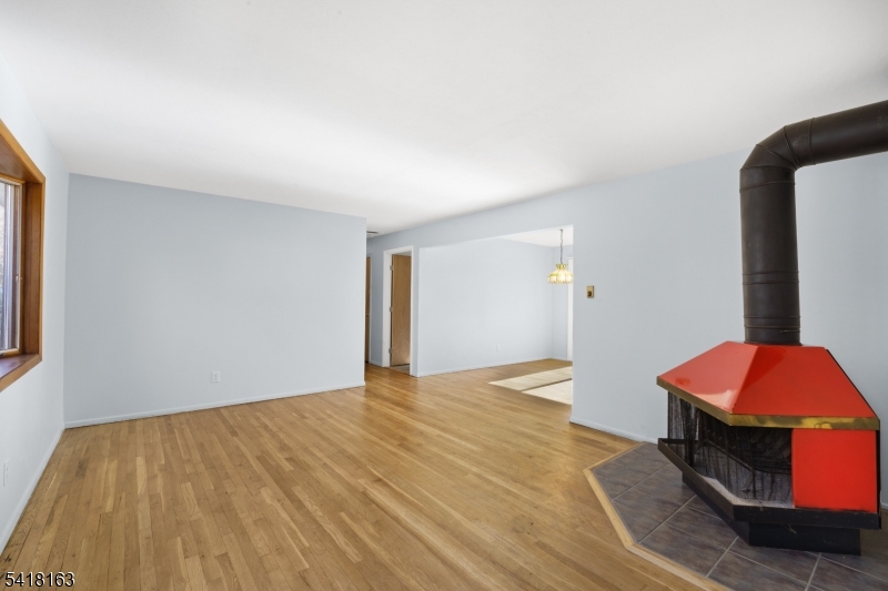 18 Kendall Dr Property Photo 4