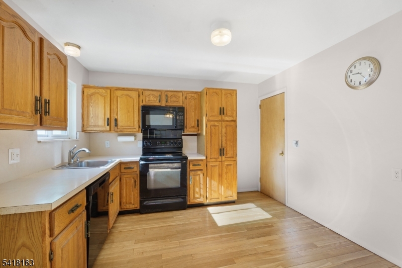 18 Kendall Dr Property Photo 6