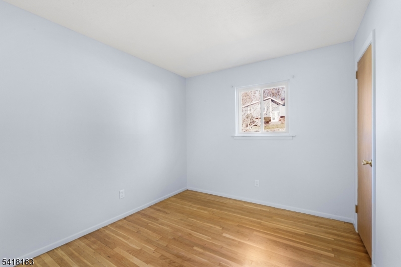18 Kendall Dr Property Photo 8