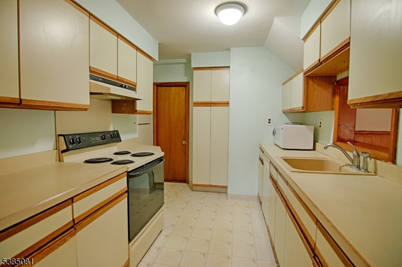 96 Parsippany Rd Property Photo 10