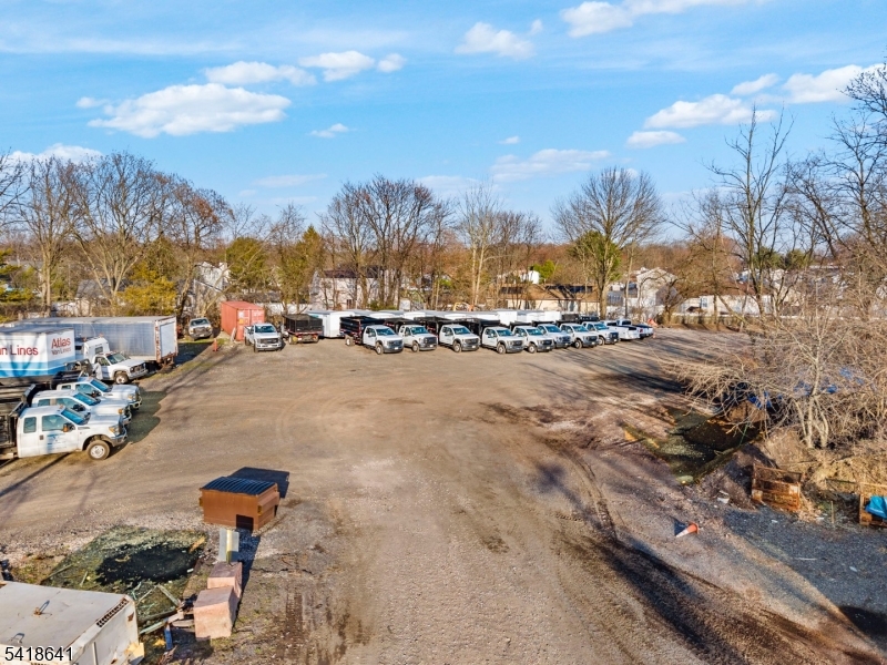 Oak Tree Ave Property Photo 16