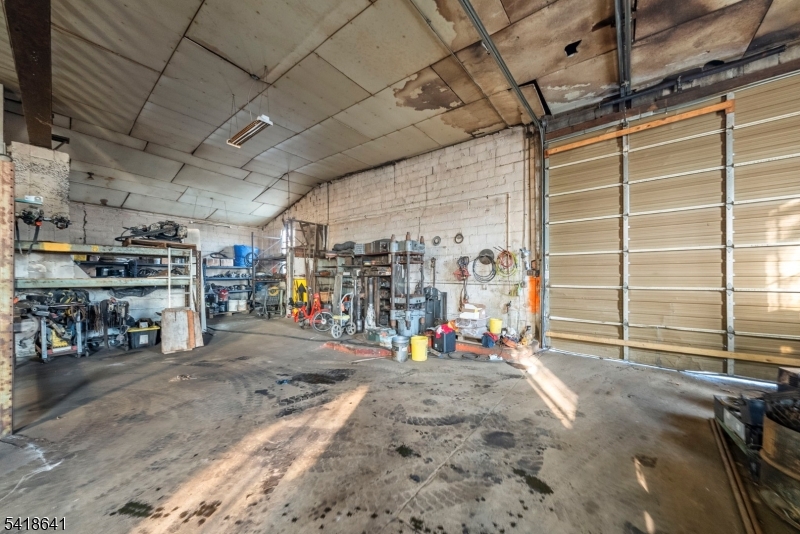 Oak Tree Ave Property Photo 19