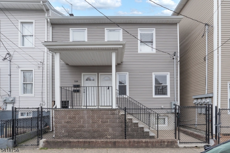 518 Summer St Property Photo 1