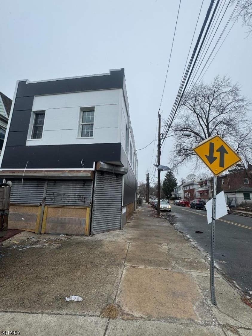 81 Tremont Ave Property Photo 1