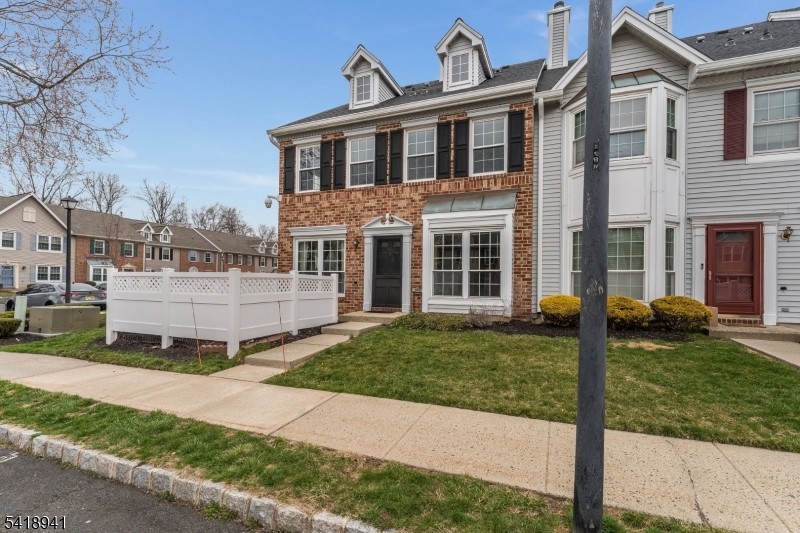 382 Hadleigh Ln Property Photo 1