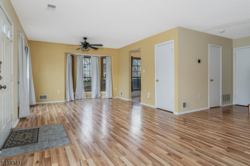 382 Hadleigh Ln Property Photo 7