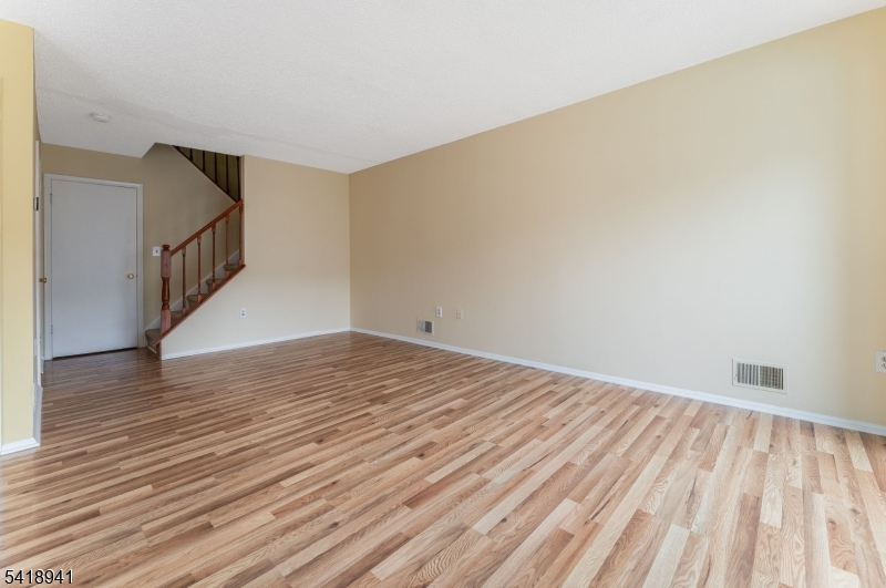 382 Hadleigh Ln Property Photo 8
