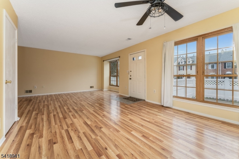 382 Hadleigh Ln Property Photo 10