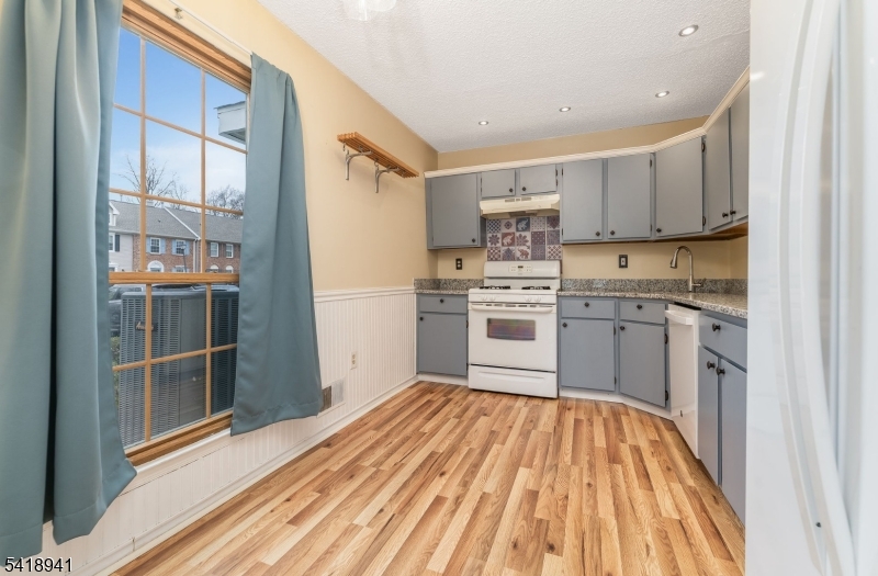 382 Hadleigh Ln Property Photo 11