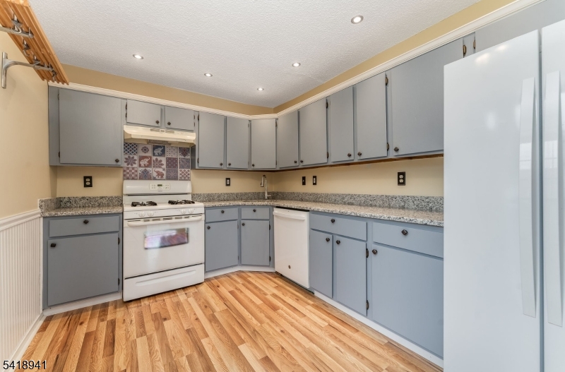 382 Hadleigh Ln Property Photo 12
