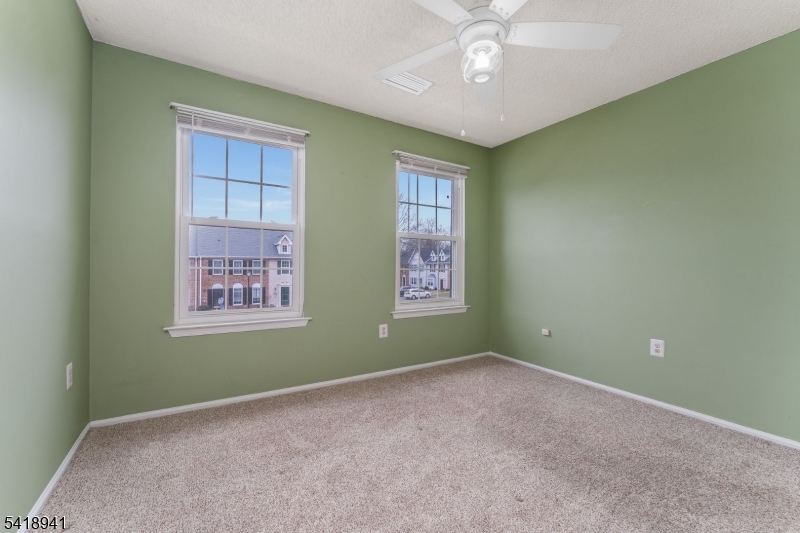 382 Hadleigh Ln Property Photo 17