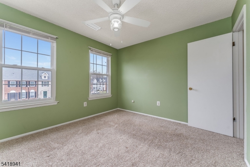 382 Hadleigh Ln Property Photo 18