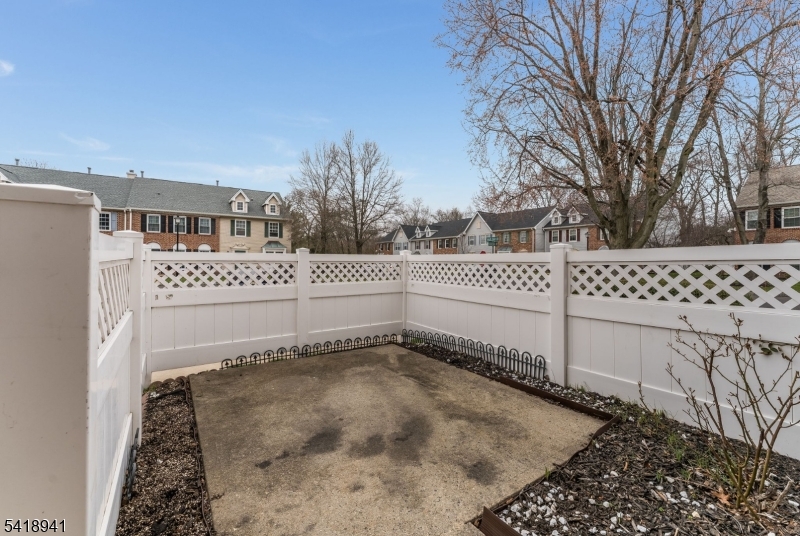382 Hadleigh Ln Property Photo 26