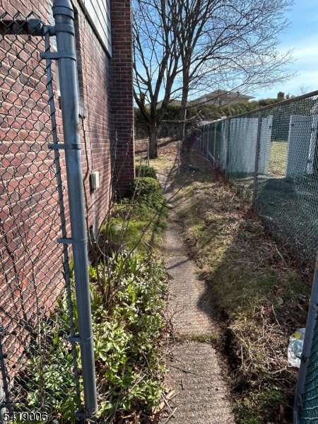 12 Ferry Hts Property Photo 2