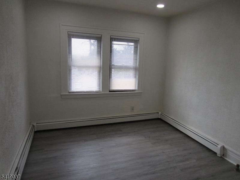 150 Hillside Ter Property Photo 3