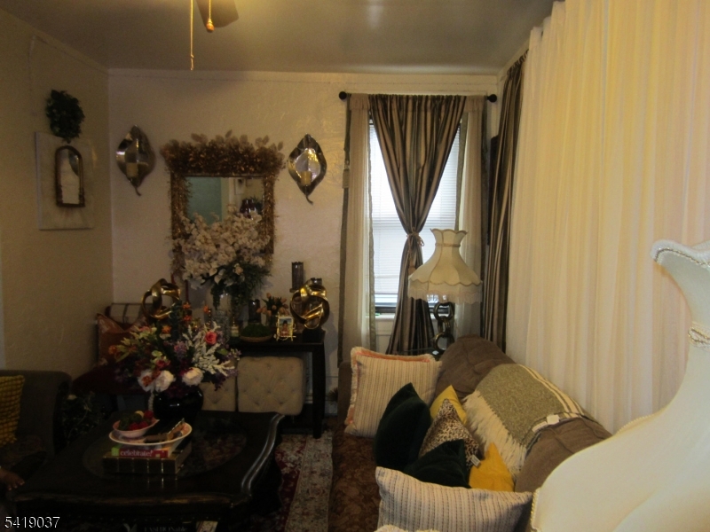 150 Hillside Ter Property Photo 10