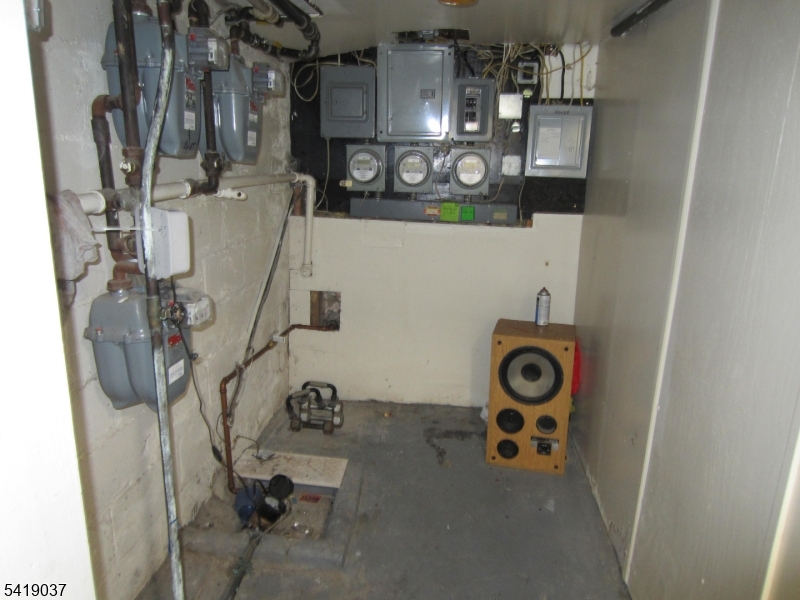 150 Hillside Ter Property Photo 21