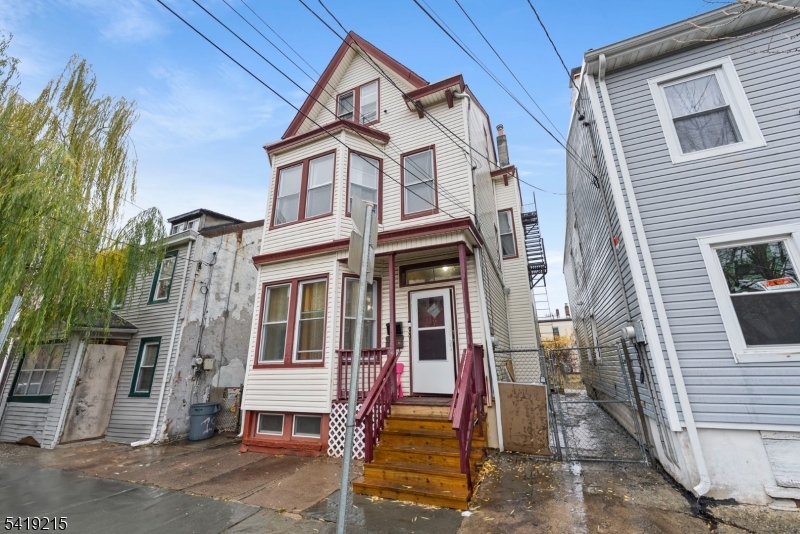 21 Olive St Property Photo 1