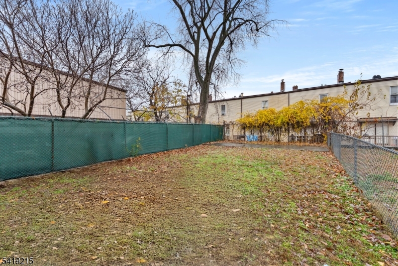 21 Olive St Property Photo 3